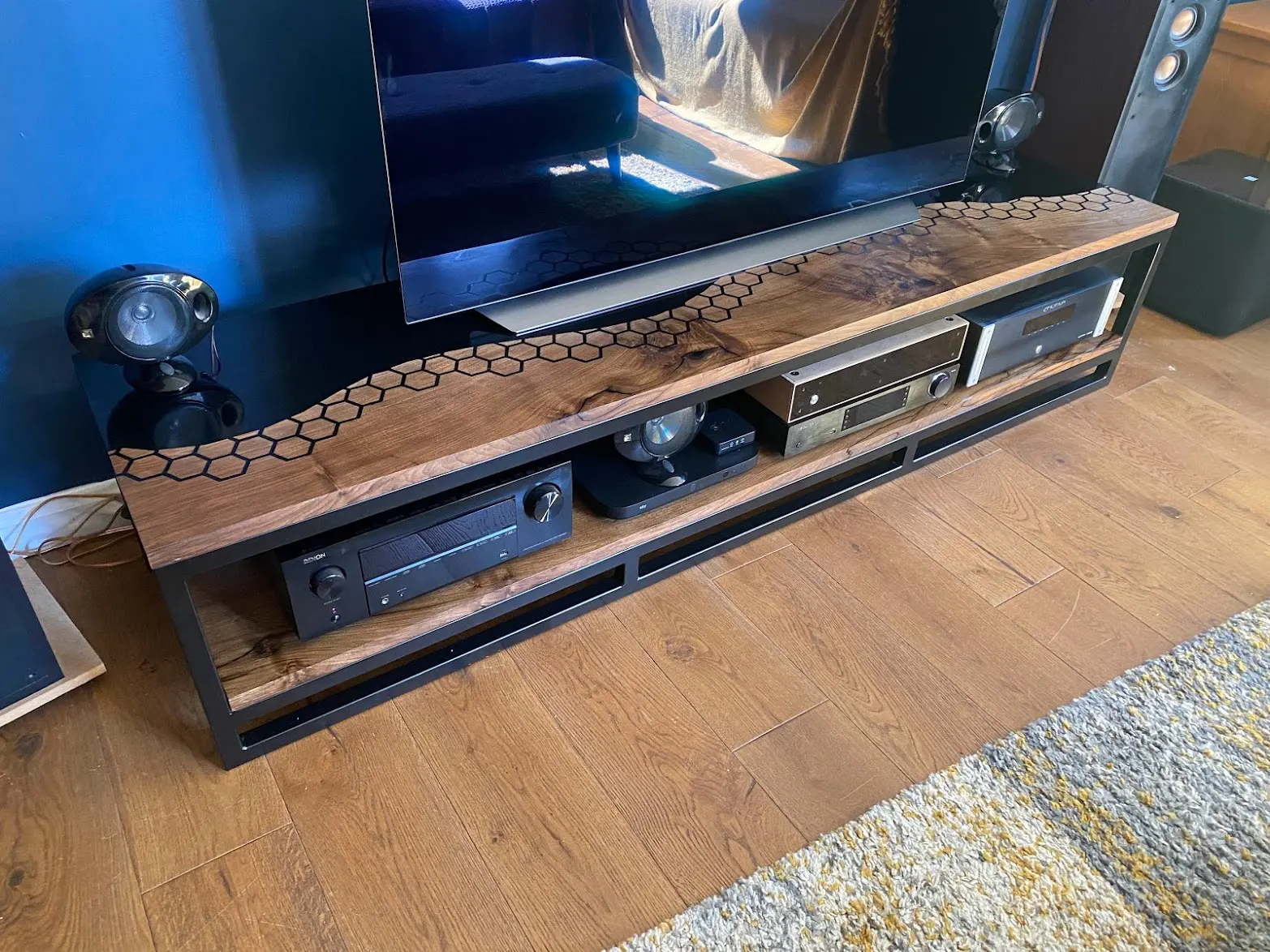 TV/Hi-Fi unit